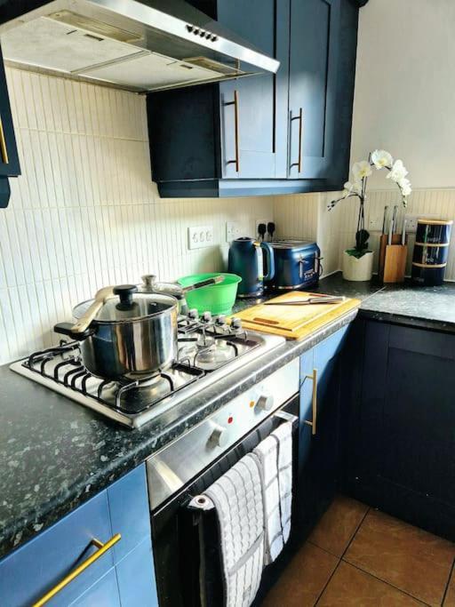 Home From Home 3 Bed,2 Bath House With Garden&Parking Near Centre&Tram Stop シェフィールド エクステリア 写真